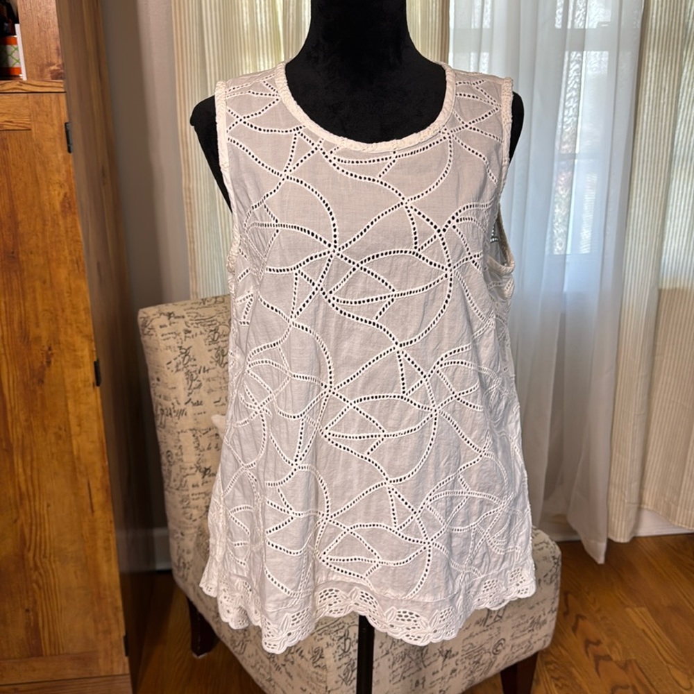 Cabi woman’s frolic top size large